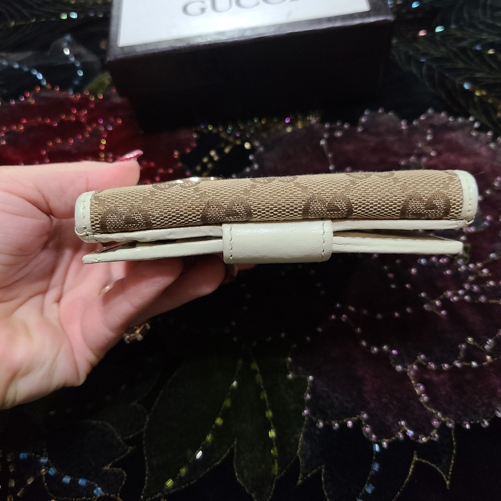 EUC Gucci Wallet - Picture 5 of 15